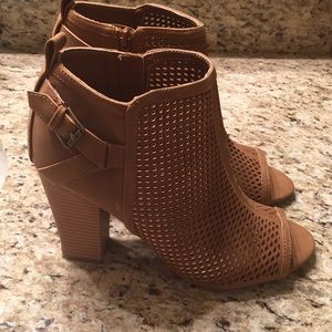 G by Guess Jerzy perforated tan suede booties sz10